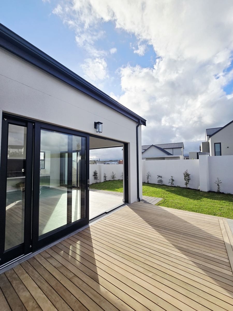 3 Bedroom Property for Sale in Kingswood Golf Estate Western Cape